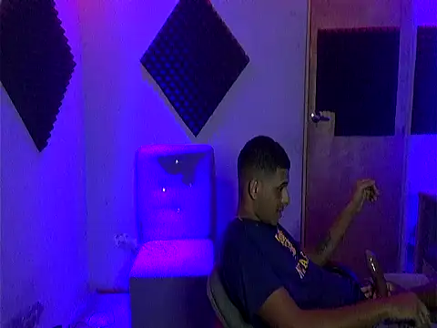 Snapshot of jess2020 chatting on 11.22.25 jess2020 online show from 11.22.25