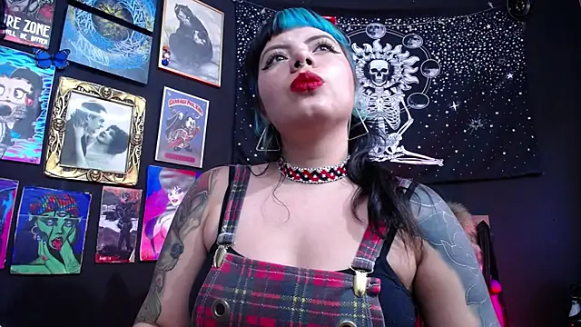 Yourmadame P online show from 01.22.25