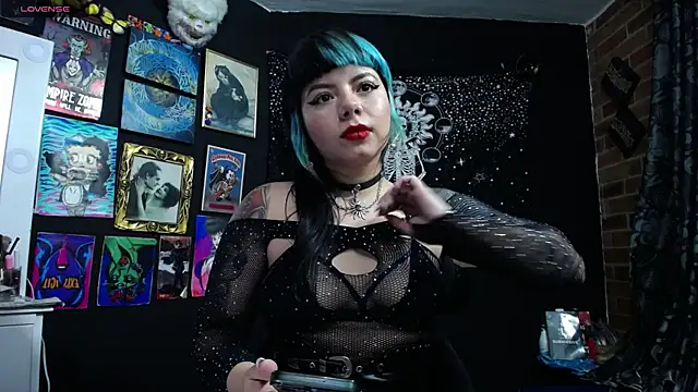 Yourmadame P online show from 03.13.25