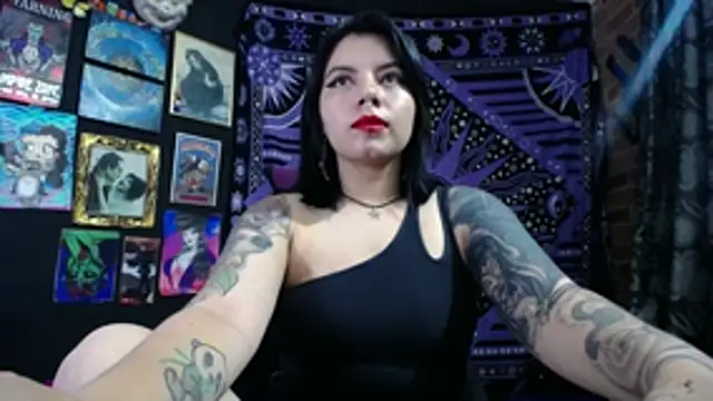 Yourmadame P online show from 10.22.25