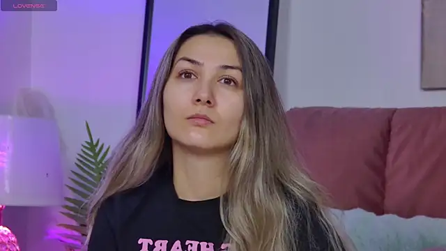 Snapshot of NicolLopeze chatting on 11.14.25 NicolLopeze online show from 11.14.25