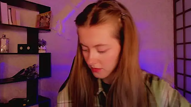 Snapshot of KateCuddle chatting on 01.28.25 KateCuddle online show from 01.28.25