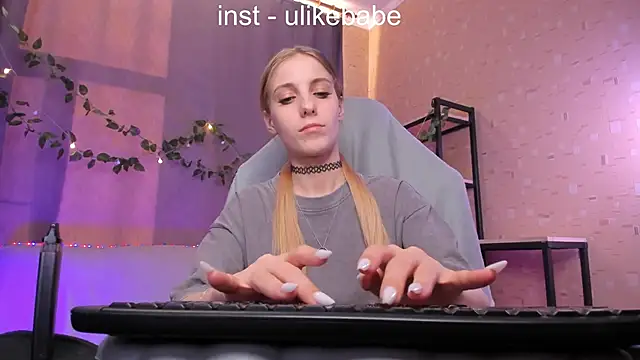 Snapshot of Anna_Fink chatting on 02.18.25 Anna Fink online show from 02.18.25