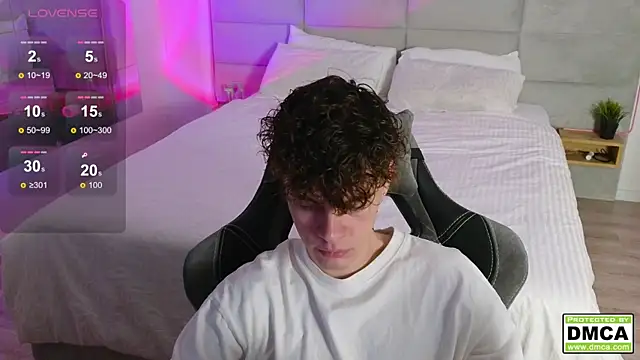 Snapshot of cute_thomas chatting on 12.01.24 cute thomas online show from 12.01.24