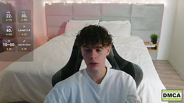 Snapshot of cute_thomas chatting on 12.12.24 cute thomas online show from 12.12.24