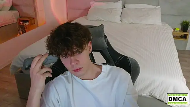 Snapshot of cute_thomas chatting on 12.16.24 cute thomas online show from 12.16.24