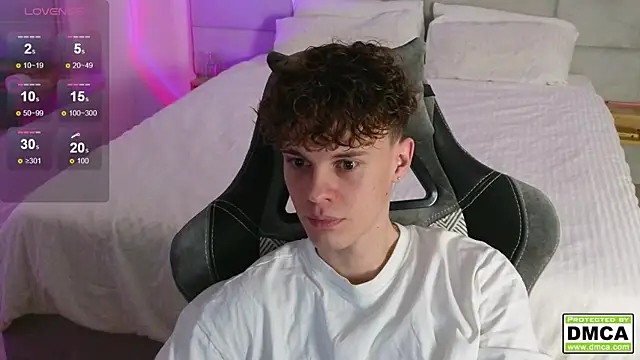 Snapshot of cute_thomas chatting on 12.25.24 cute thomas online show from 12.25.24