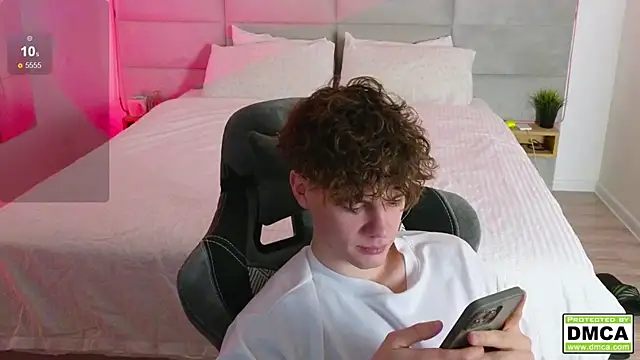 Snapshot of cute_thomas chatting on 01.30.25 cute thomas online show from 01.30.25