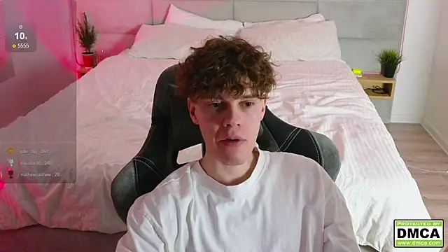 Snapshot of cute_thomas chatting on 02.03.25 cute thomas online show from 02.03.25