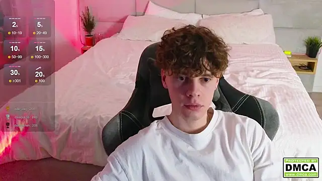 Snapshot of cute_thomas chatting on 02.04.25 cute thomas online show from 02.04.25