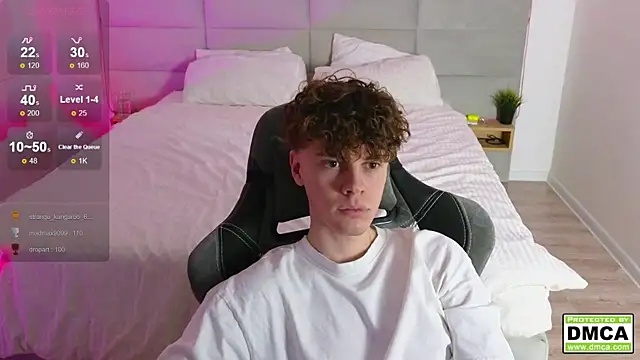 Snapshot of cute_thomas chatting on 02.10.25 cute thomas online show from 02.10.25
