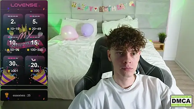 Snapshot of cute_thomas chatting on 02.15.25 cute thomas online show from 02.15.25