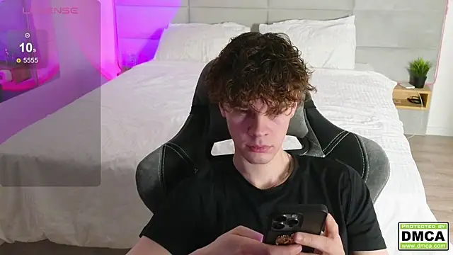 Snapshot of cute_thomas chatting on 03.11.25 cute thomas online show from 03.11.25