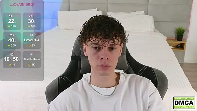 Snapshot of cute_thomas chatting on 03.21.25 cute thomas online show from 03.21.25