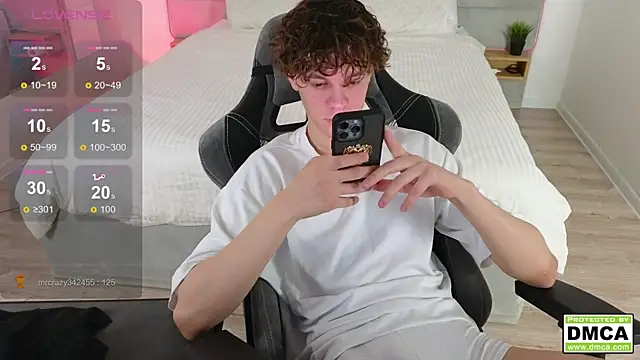 Snapshot of cute_thomas chatting on 03.21.25 cute thomas online show from 03.21.25