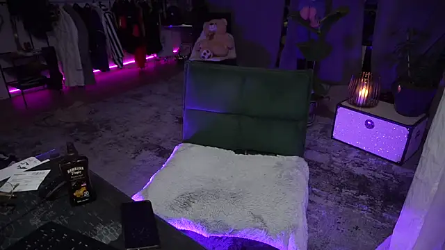 LaraPunkt online show from 02.05.25