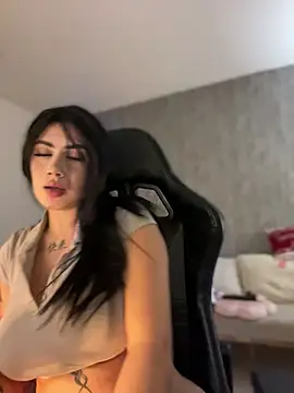 Snapshot of clarachanelricek chatting on 12.21.24 clarachanelricek online show from 12.21.24