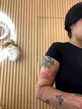 Snapshot of clarachanelricek chatting on 10.16.25 clarachanelricek online show from 10.16.25