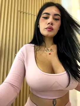 Snapshot of clarachanelricek chatting on 10.18.25 clarachanelricek online show from 10.18.25