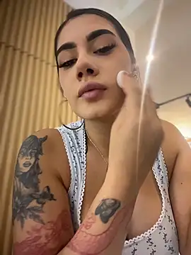 Snapshot of clarachanelricek chatting on 10.27.25 clarachanelricek online show from 10.27.25