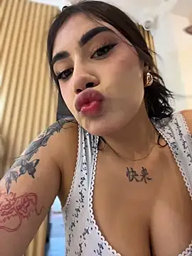 Snapshot of clarachanelricek chatting on 12.15.25 clarachanelricek online show from 12.15.25