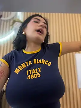 Snapshot of clarachanelricek chatting on 12.18.25 clarachanelricek online show from 12.18.25