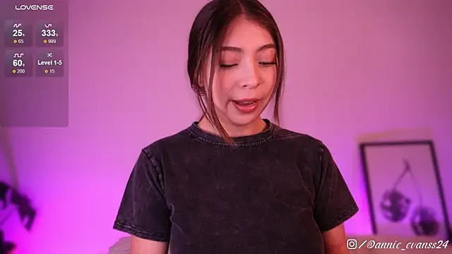 Snapshot of annie24_evans chatting on 02.27.25 annie24 evans online show from 02.27.25