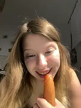 Snapshot of kimczii chatting on 04.21.26 kimczii online show from 04.21.26
