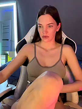 julia fly online show from 12.04.25