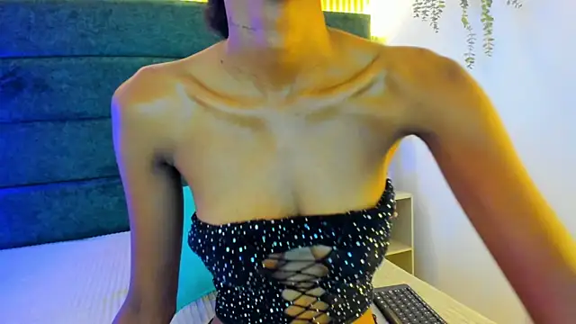 Snapshot of AntonellaaHot chatting on 01.10.25 AntonellaaHot online show from 01.10.25