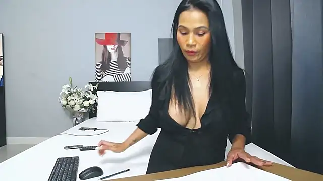 Hotbeebee online show from 03.01.25