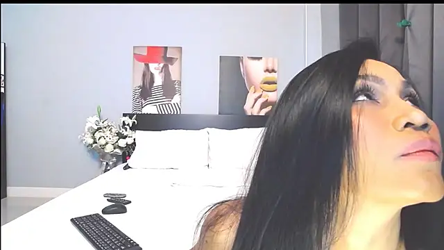 Hotbeebee online show from 03.11.25