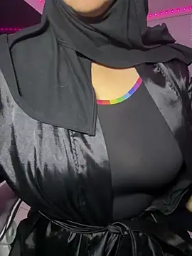 Snapshot of Jameela chatting on 07.15.26 Jameela online show from 07.15.26