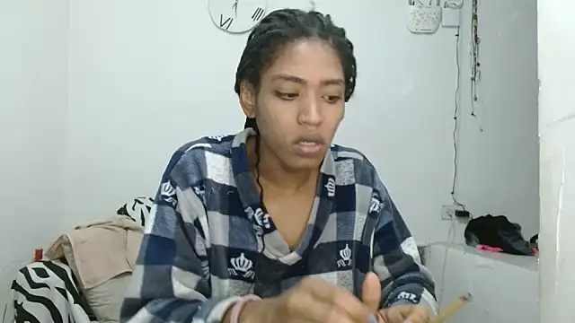 Snapshot of angelamarie1 chatting on 06.10.26 angelamarie1 online show from 06.10.26