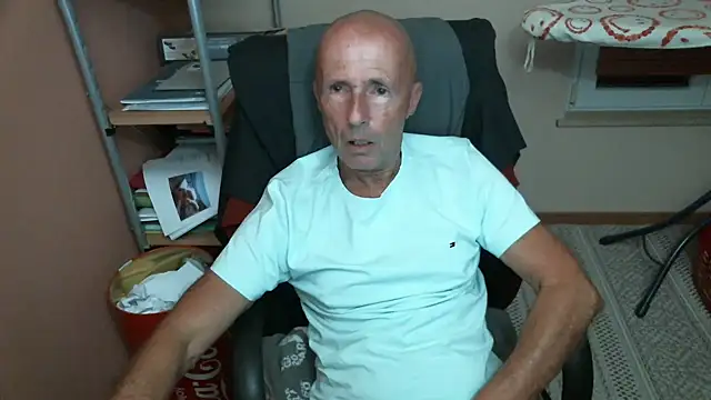 Snapshot of olibrius71 chatting on 10.11.25 olibrius71 online show from 10.11.25