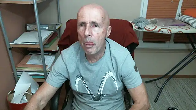 Snapshot of olibrius71 chatting on 02.13.26 olibrius71 online show from 02.13.26