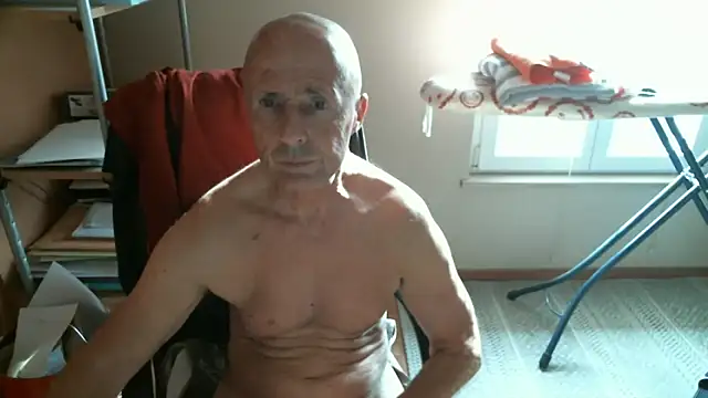 Snapshot of olibrius71 chatting on 03.23.26 olibrius71 online show from 03.23.26
