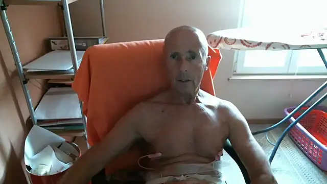Snapshot of olibrius71 chatting on 07.11.26 olibrius71 online show from 07.11.26