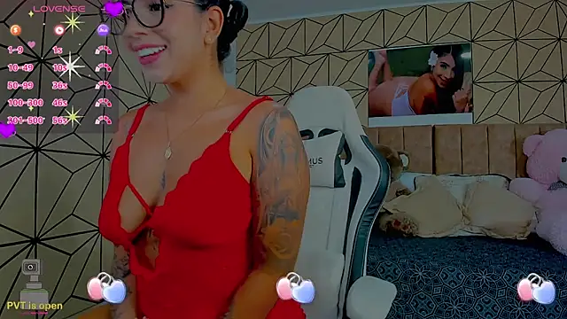 Snapshot of vane_lopez_ chatting on 02.12.26 vane lopez online show from 02.12.26