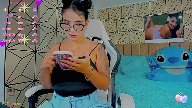 Snapshot of vane_lopez_ chatting on 03.02.26 vane lopez online show from 03.02.26