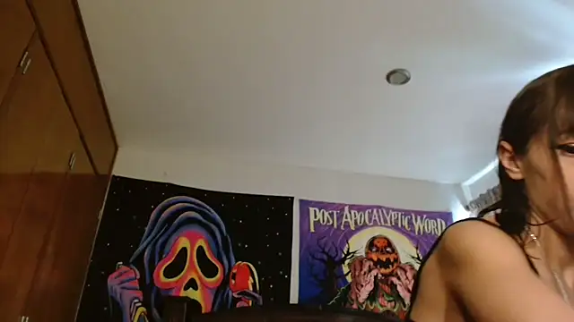 Snapshot of MINI_Petite chatting on 03.11.26 MINI Petite online show from 03.11.26