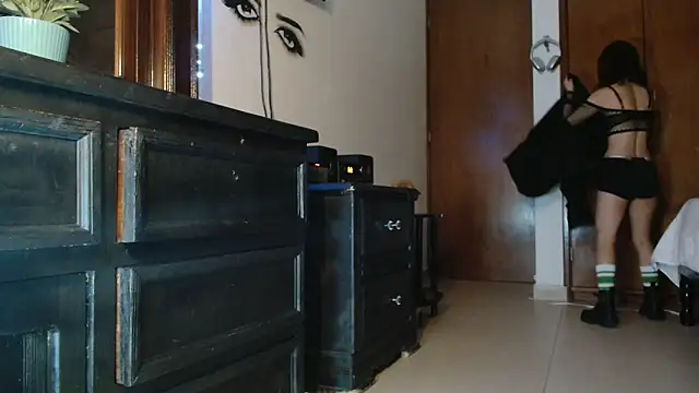 Snapshot of MINI_Petite chatting on 03.29.26 MINI Petite online show from 03.29.26