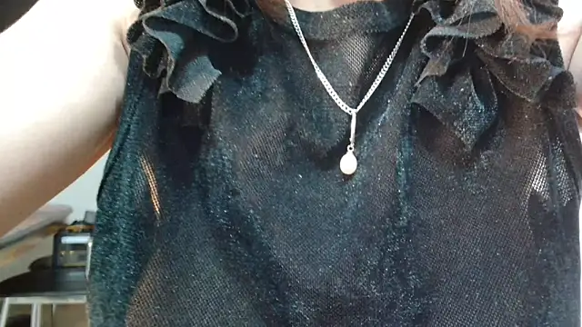 Snapshot of MINI_Petite chatting on 04.16.26 MINI Petite online show from 04.16.26