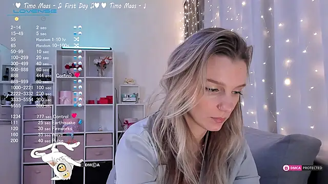 Snapshot of Karamelsw_ chatting on 01.18.25 Karamelsw online show from 01.18.25