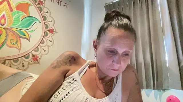 Snapshot of Sexy-Mel chatting on 12.03.25 Sexy-Mel online show from 12.03.25