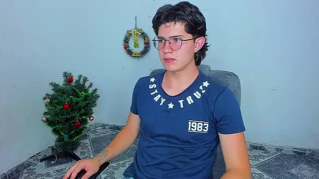 Snapshot of patrik_027 chatting on 12.28.24 patrik 027 online show from 12.28.24