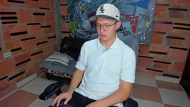 Snapshot of patrik_027 chatting on 02.11.25 patrik 027 online show from 02.11.25