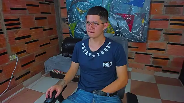 Snapshot of patrik_027 chatting on 03.14.25 patrik 027 online show from 03.14.25
