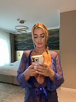 KirstieVegas online show from 09.14.25