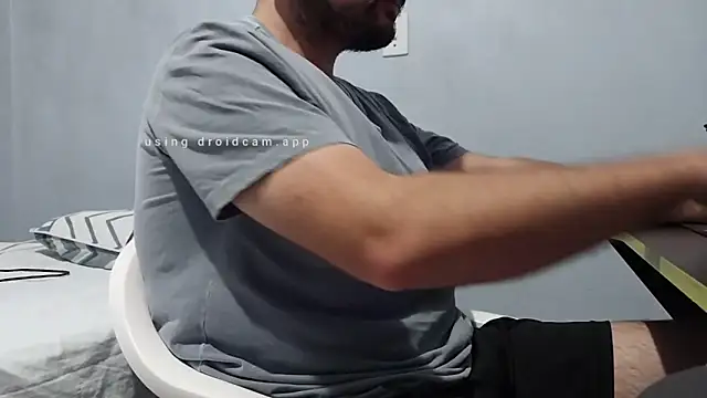 Snapshot of SuyNey chatting on 01.06.26 SuyNey online show from 01.06.26